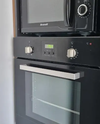 Escale A La Hume 2 *