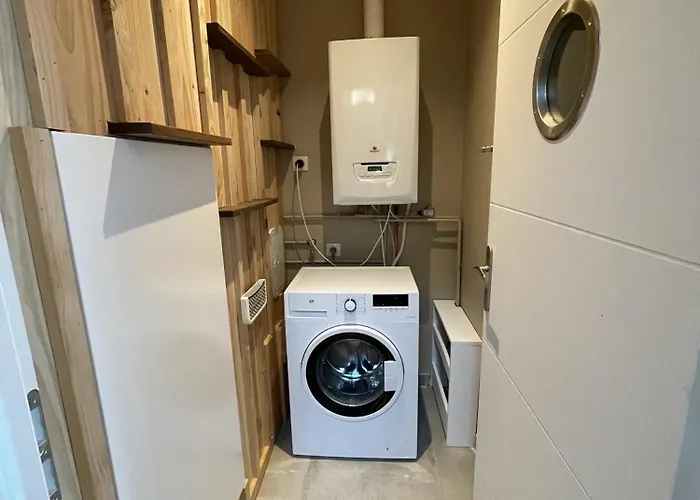 Escale A La Hume 2 *