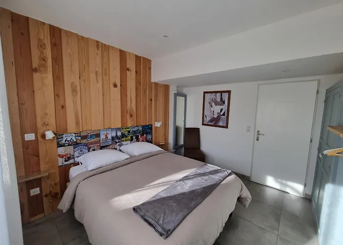 Escale A La Hume 2 *