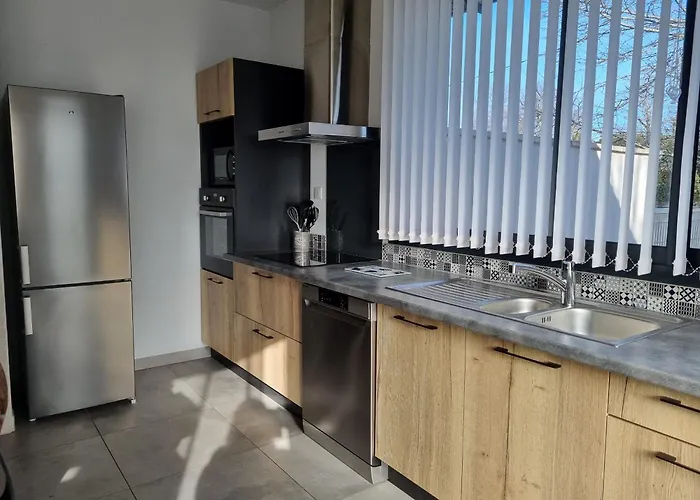 Escale A La Hume 2 *