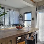 Escale A La Hume Apartman *