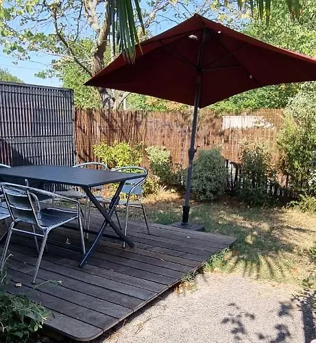 Escale A La Hume 2 * גוז'אן-מסטרה