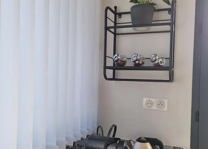 Escale A La Hume 2 *